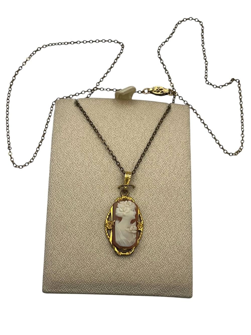 10k gold filled carved Cameo lady w flower pendant in chain necklace vintage